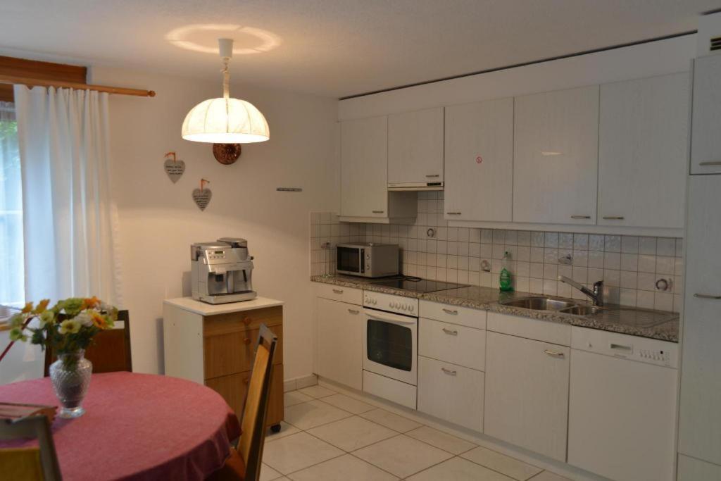 Bed And Breakfast - Die Aelplersuit Fuer Backpackers Im Berghuesli Linthal Εξωτερικό φωτογραφία